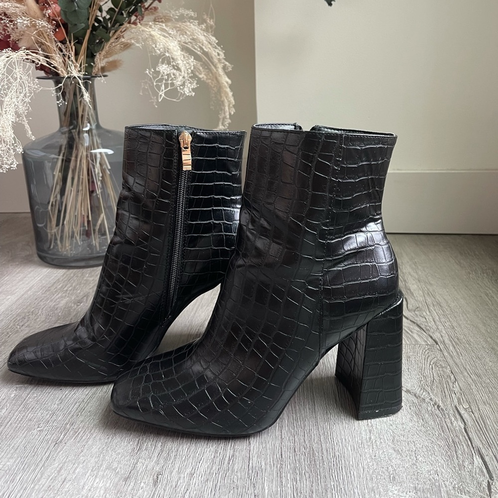 Textured Chunky Heeled Bootie